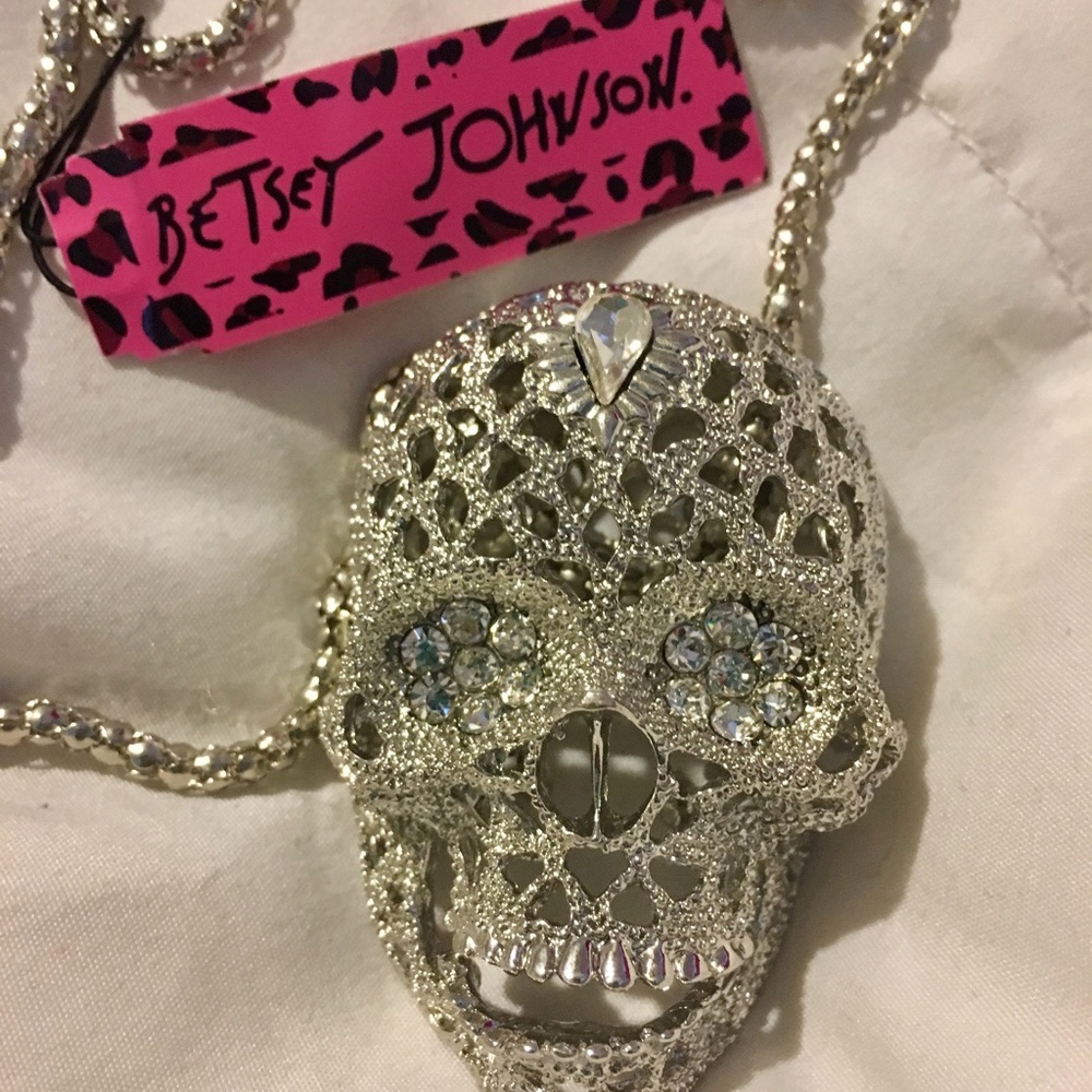 Betsy Johnson skull necklace